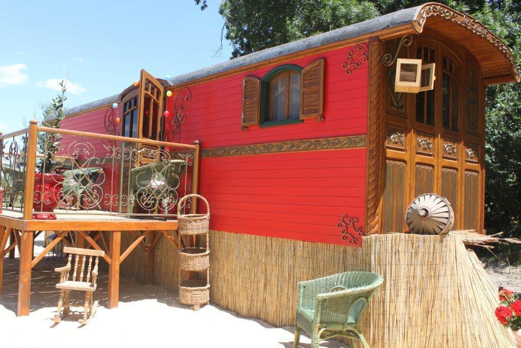 La Roulotte "Les Saintes" Bed & Breakfast Exterior photo
